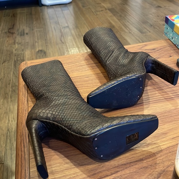 Yeezy season 6 embossed leather ankle boot- 110 MM Heel - Picture 3 of 6